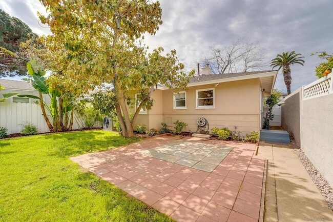 Building Photo - 719 I Ave