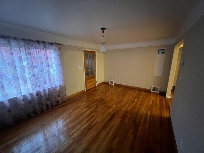 Building Photo - 1207 Churchill Rd