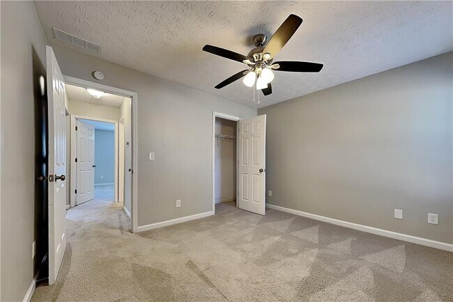 Building Photo - 917 Tucker Ln