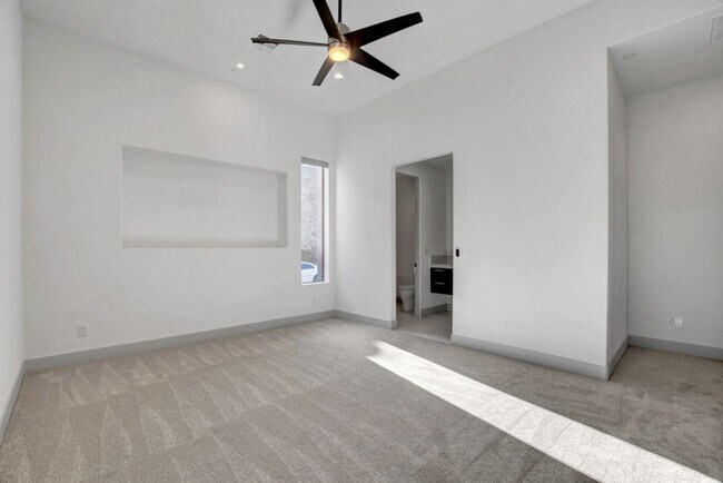 Building Photo - MacDonald Highlands Beauty With Awesome Views