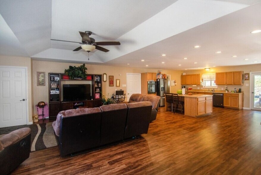 Building Photo - 2888 Pine Ridge Dr