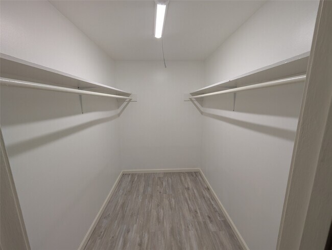 Building Photo - 5550 N Braeswood Blvd