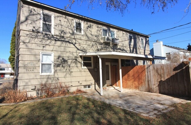 Building Photo - 3 Bedroom, 2 Bath Duplex in Central Richland