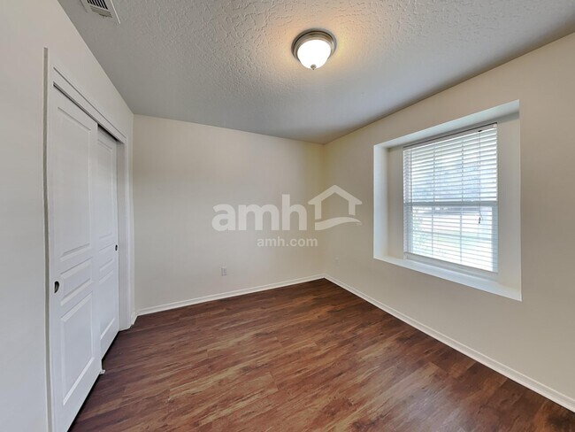 Building Photo - 1754 W Oakley Way