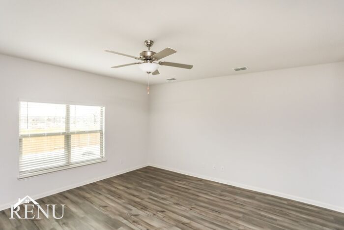 Building Photo - 2016 Hialeah Dr