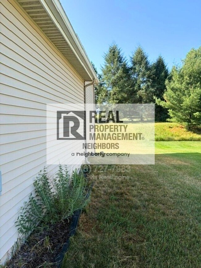 Building Photo - 1636 Northbend Dr NE