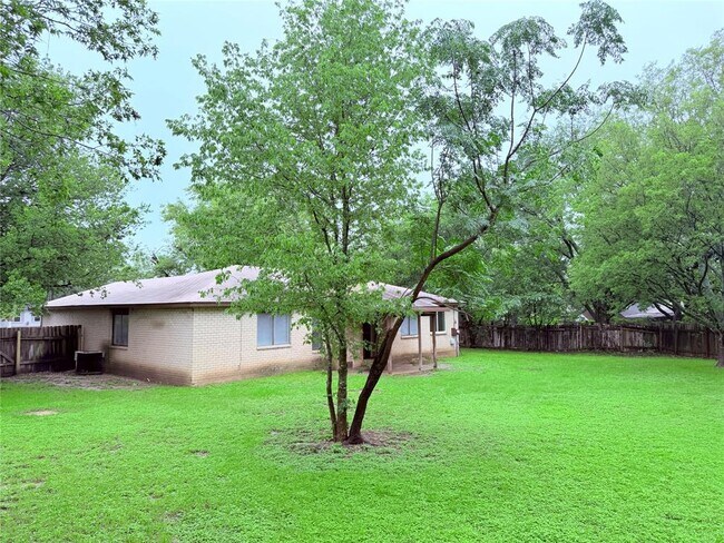 Building Photo - 10904 Meadgreen Ct