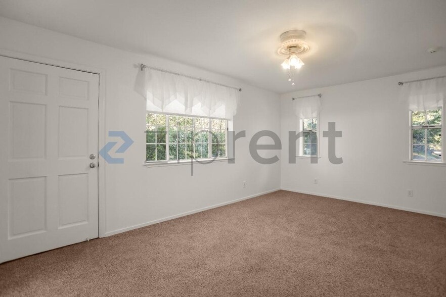 Building Photo - 44606 Silver Spur Trail