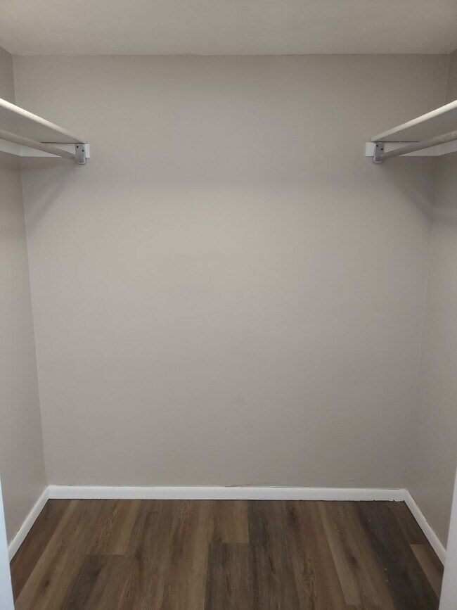 Building Photo - ALL PROSPECTIVE TENANTS MUST SUBMIT A $58 NON-REFUNDABLE APPLICATION FEE PER APPLICANT ONLINE AND...