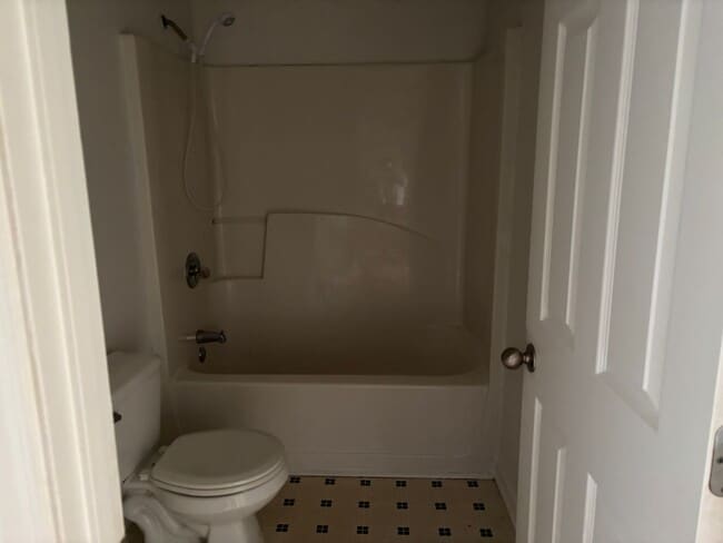 Building Photo - 2 Bedroom Duplex