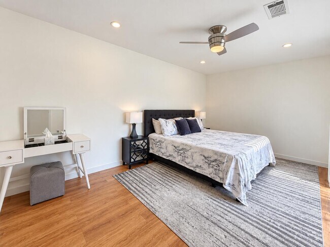 Building Photo - 72477 Rolling Knoll Dr