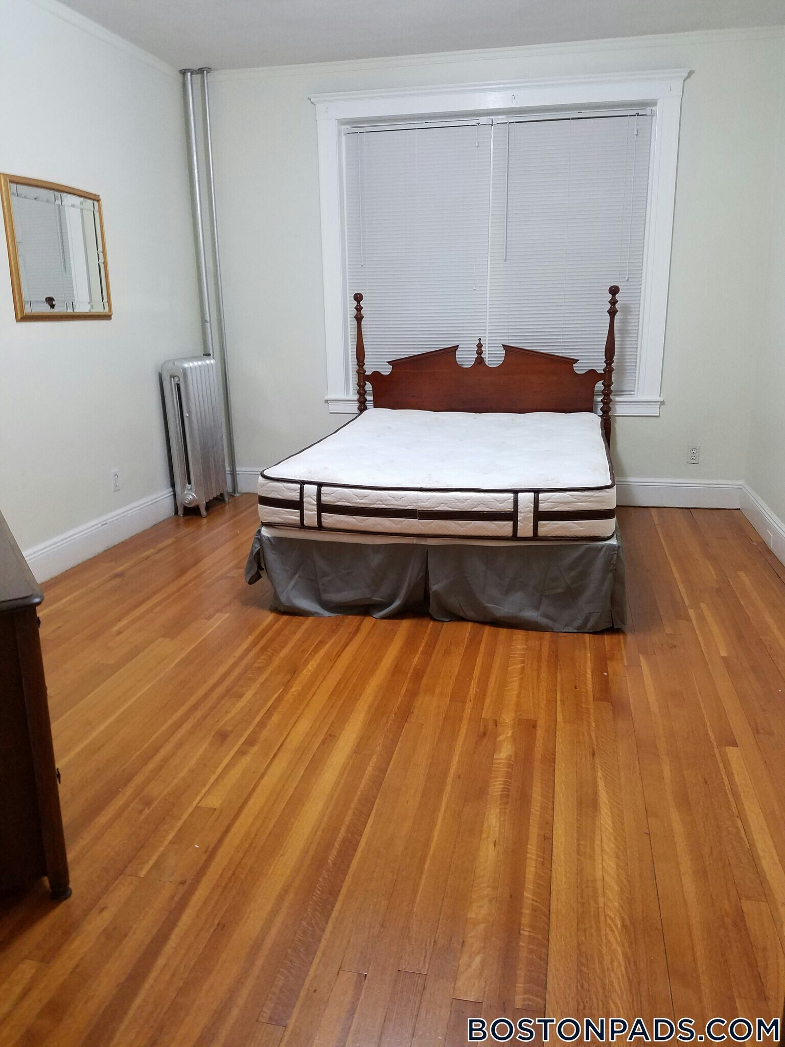 Building Photo - 90 Maple St