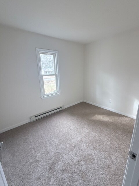 Building Photo - Wonderful 3 Bedroom Home close to Hull Street!