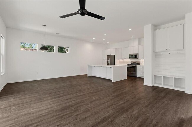 Building Photo - 603 Bissonet Ln