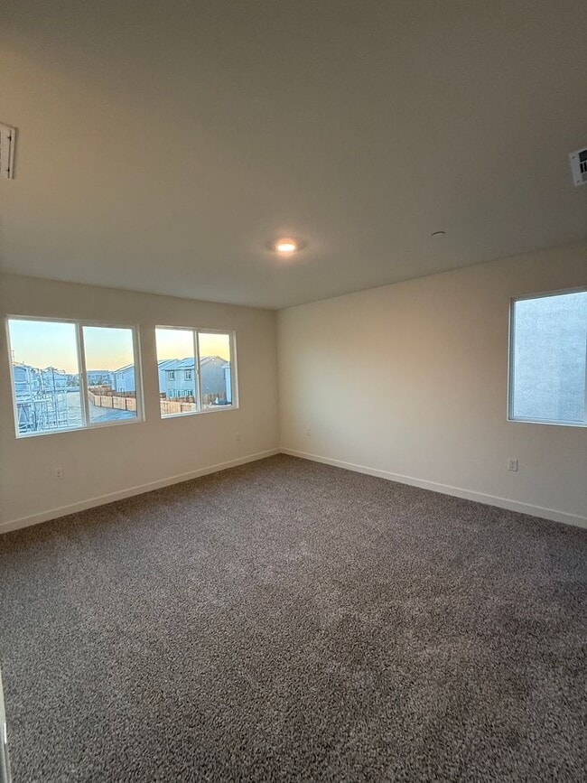 Building Photo - 4 Bed 2.5 Ba 2 Story 2 Car