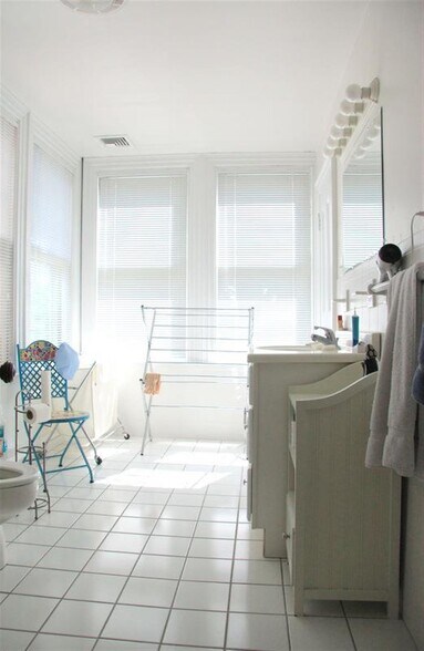 Building Photo - 20 Highland Ave