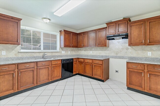 Building Photo - 17131 Quail Park Dr