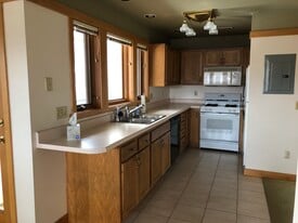 Building Photo - 714 Hill St