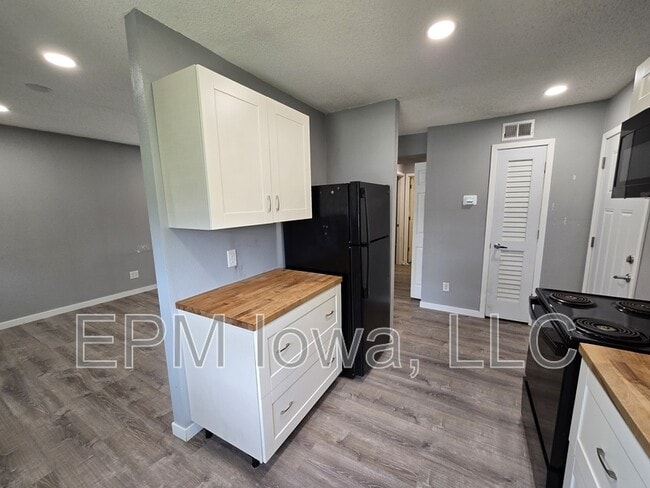 Building Photo - 109 Ludland Dr