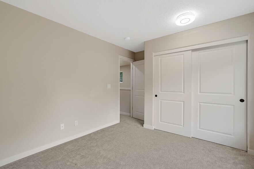 Building Photo - 28616 Greenway Dr