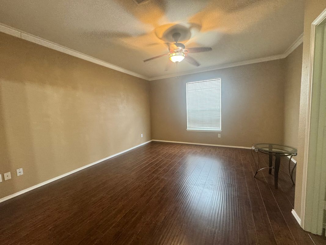 Building Photo - 1705 River Oaks Dr