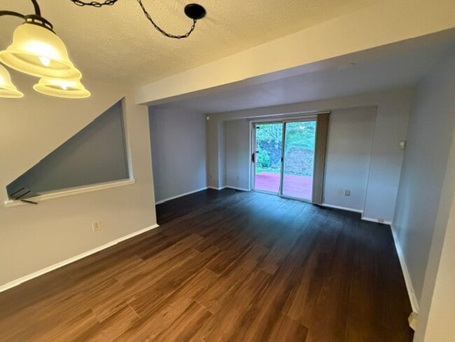 Building Photo - Beautiful Townhouse for Rent