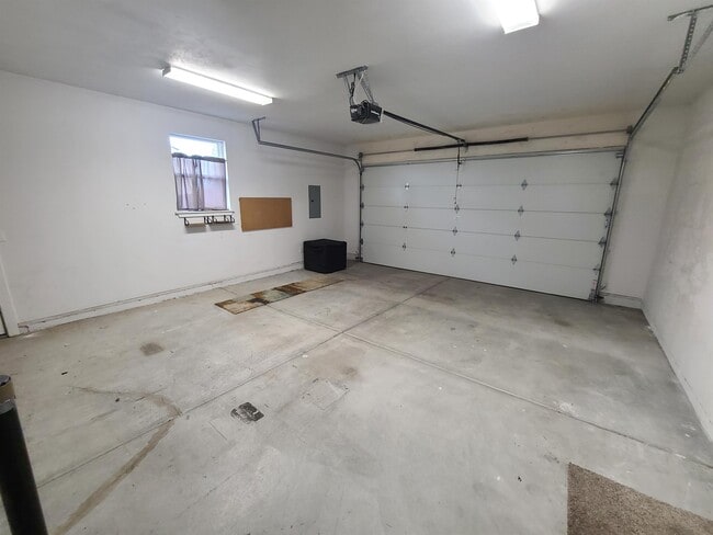 Building Photo - 16680 Cabin Lake Ln