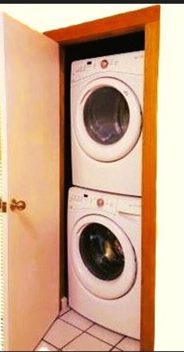 Building Photo - 829 N Salina St