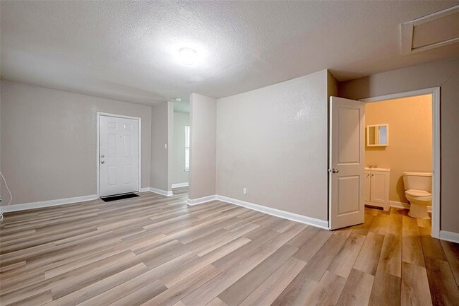 Building Photo - 5118 Plum Dr