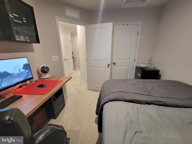 Building Photo - 2582 Laurel Pk Dr