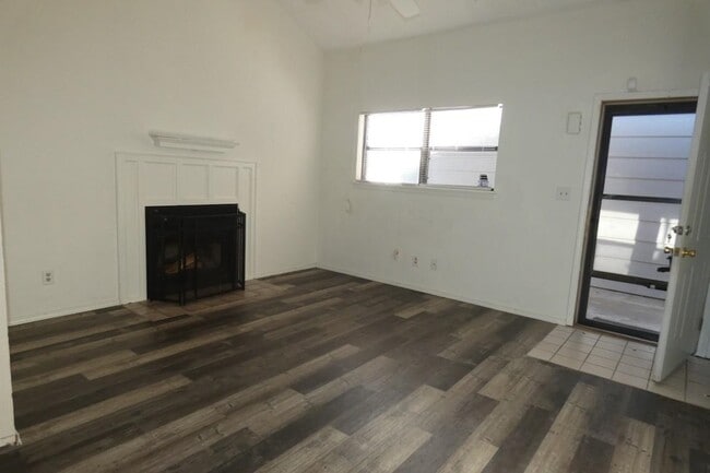 Building Photo - 2905 NE Tortoise Dr