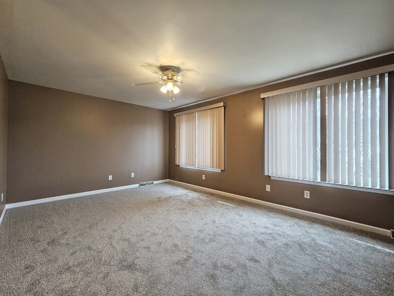 Building Photo - 160 Riders Way