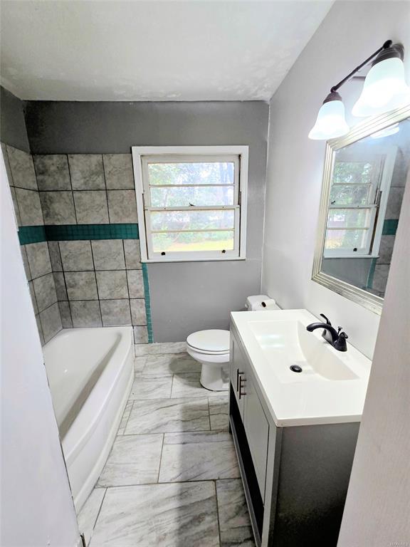 Building Photo - 204 W Park Ave