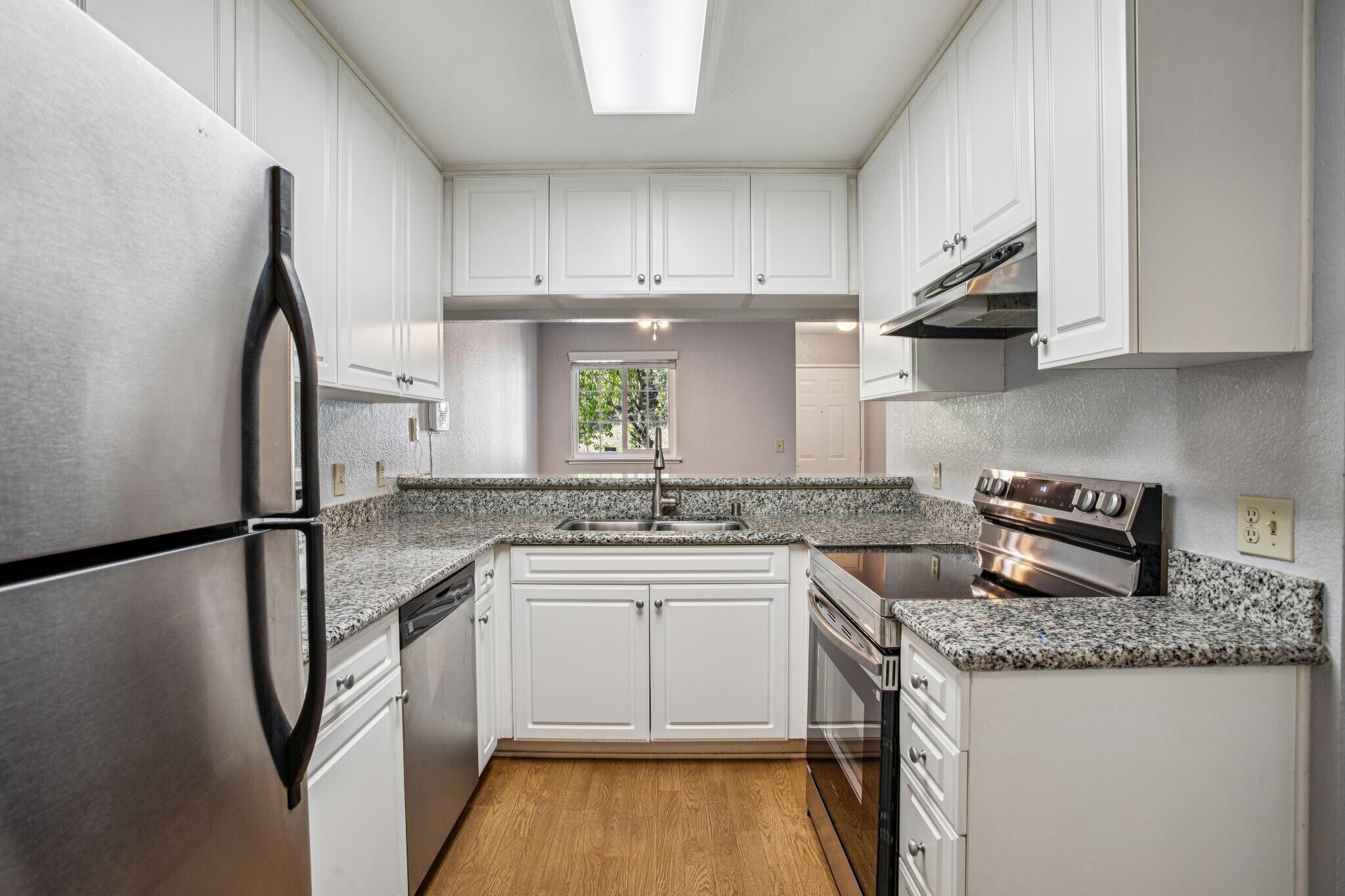 Building Photo - 600 Canyon Oaks Dr