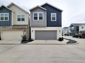 Building Photo - Sun-Filled Corner-Lot Home with Smart Features & Easy I-10 Access!