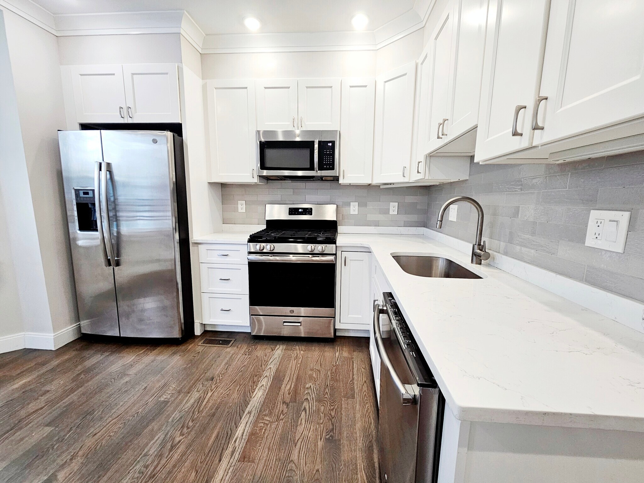 Building Photo - 79 Linden St