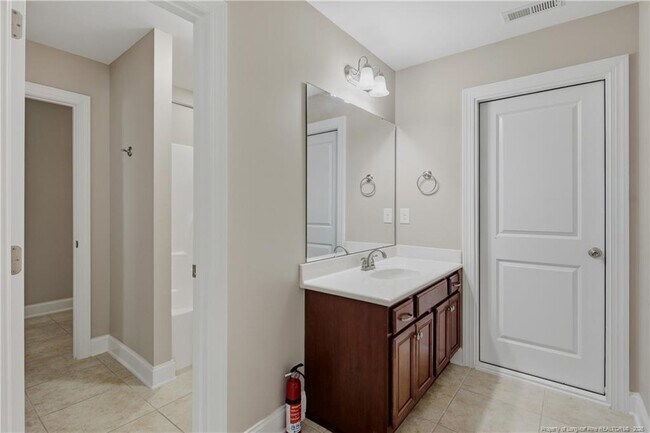 Building Photo - 138 Valley Pines Cir