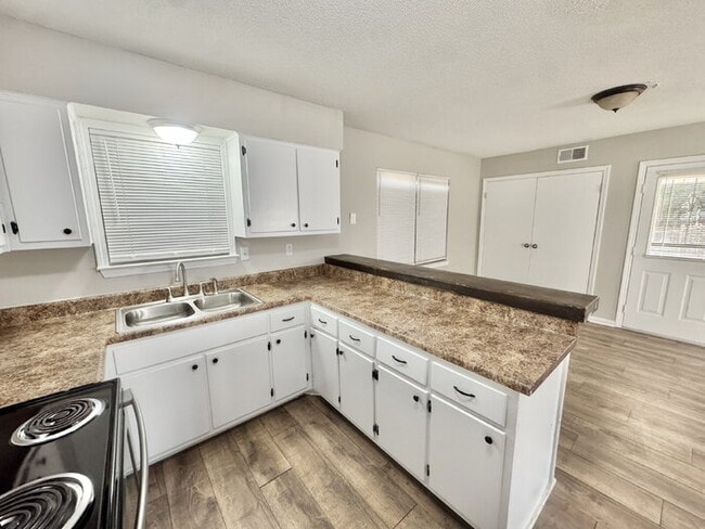 Building Photo - 5176 Braden Dr