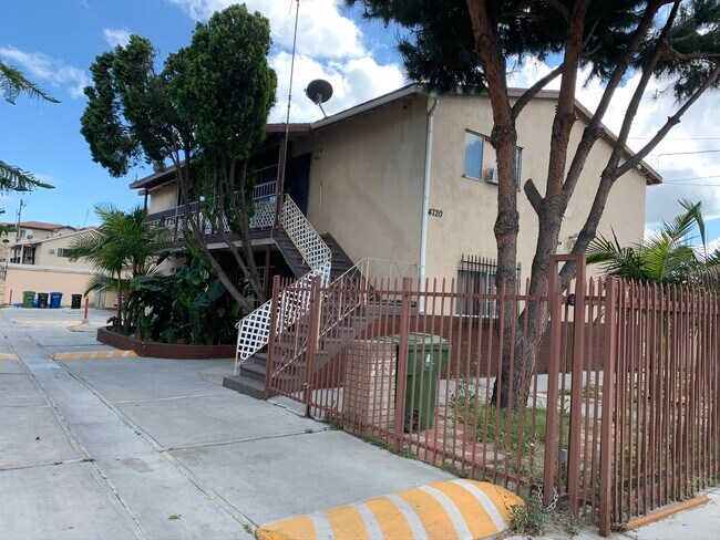 Building Photo - 14720 Strathern St