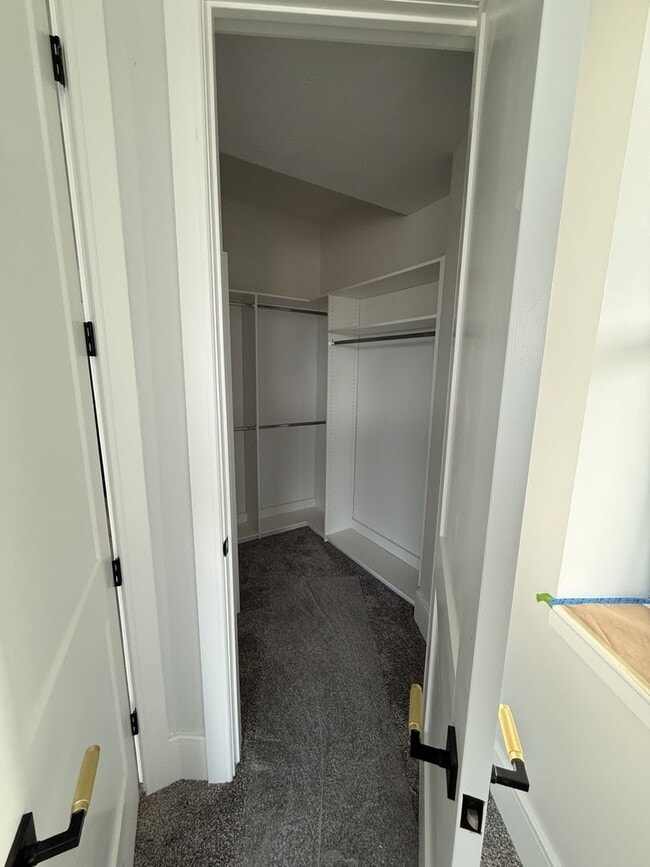 Building Photo - Brand New Basement Appartment