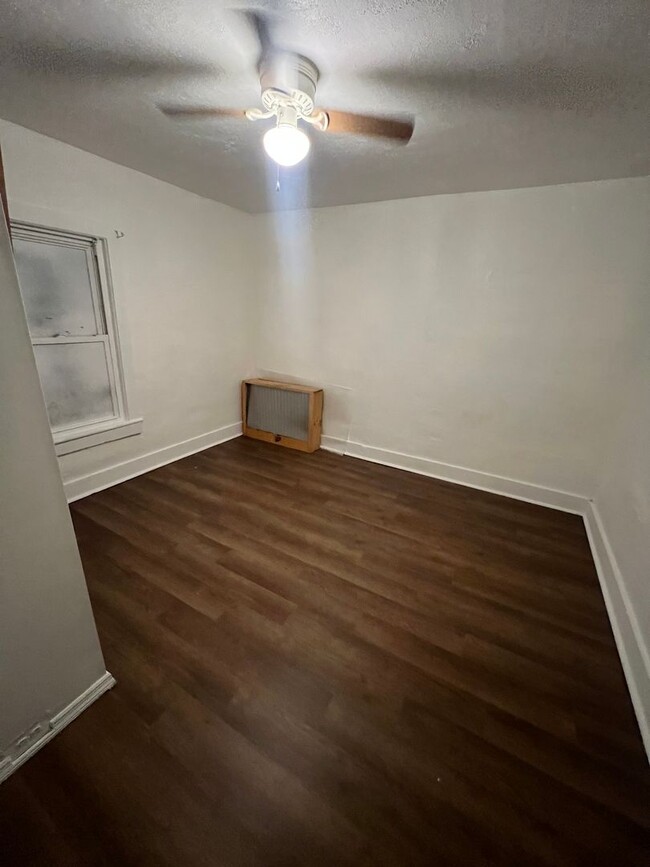 Building Photo - Beautiful 3 Bed/1 Bath Single Family Home ...