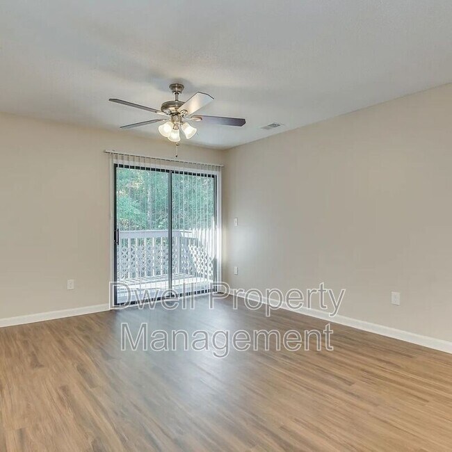 Building Photo - 3512 Woodlake Rd