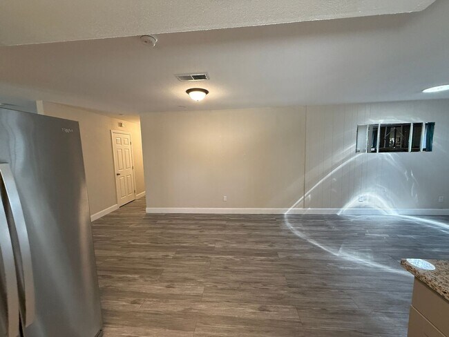 Building Photo - Updated single story home located in Ceres!