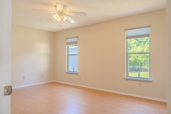 Building Photo - 1011 Shayler Ave