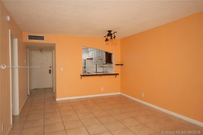 Building Photo - 2821 N Miami Beach Blvd