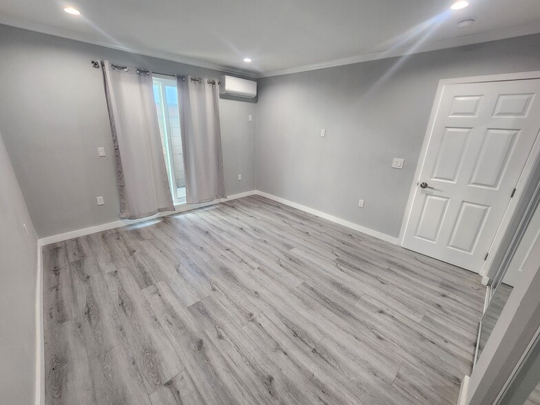 Building Photo - 5107 Mammoth Ave