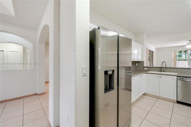 Building Photo - 15470 SW 41st Terrace