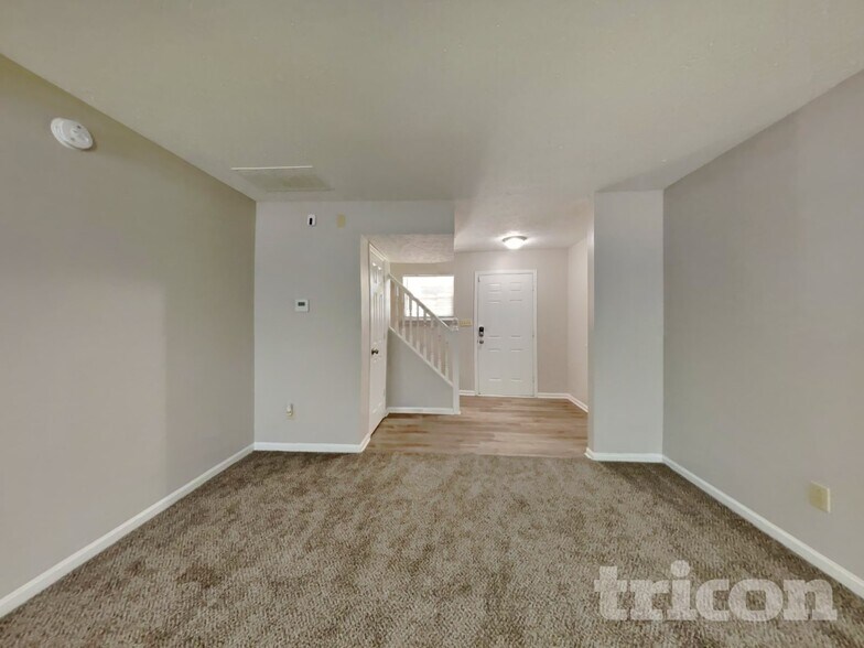 Building Photo - 6422 Coconut Ct