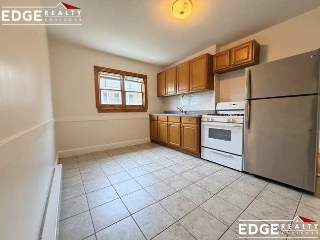 Building Photo - 38 Beechcroft St