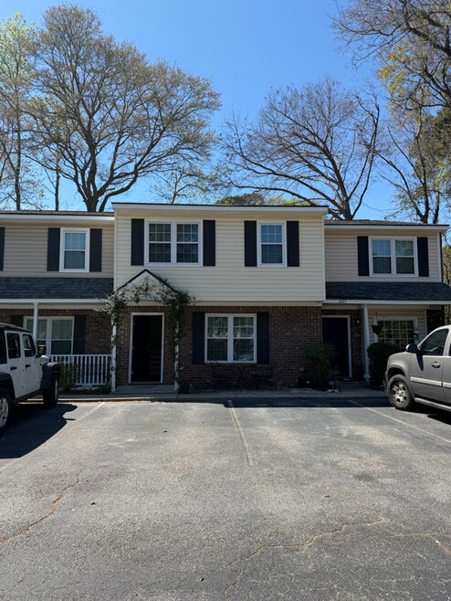 Building Photo - 1023 Hunters Trce